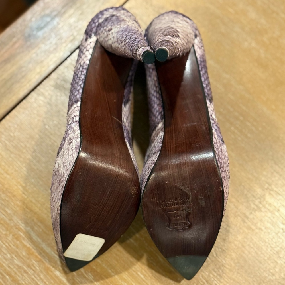 Stuart Weitzman Snakeskin Print Heels Purple‎ Round Toe Platform Size 8.5 - Picture 12 of 14